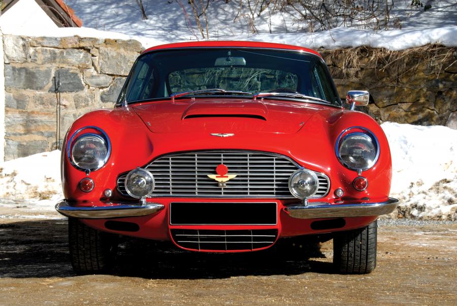  Aston Martin DB6 1966 года  (фото 2 из 8)